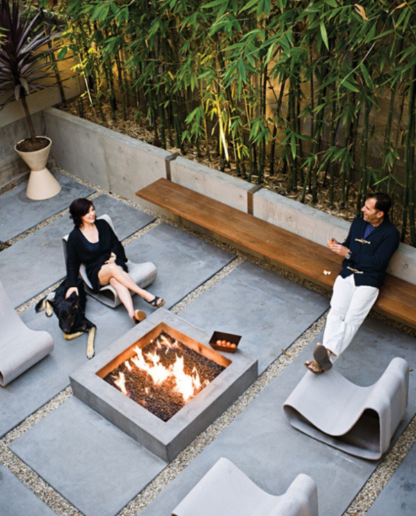 Ruang Api Luar Ruangan dengan Bangku Beton